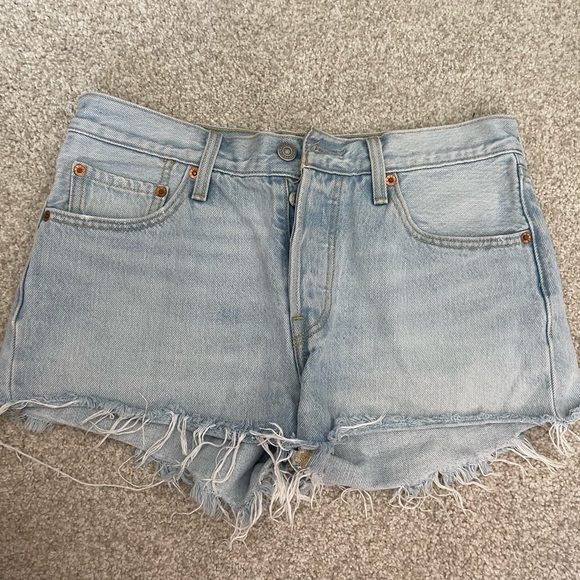 Levi shorts - Picture 2 of 2